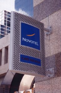 Arch novotel side signage